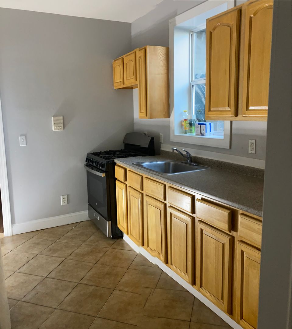 Bayonne Apartment: 838 Broadway