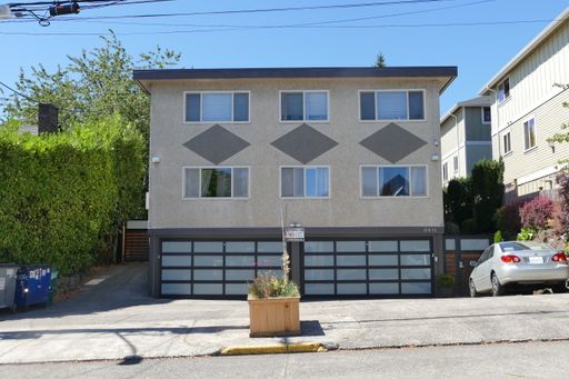 Gorgeous - Remodeled - 2 Bedroom, 1 Bathroom - Garage Parking Included! – photo 1