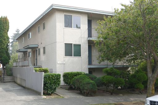 Updated - Ground Floor - 1 Bedroom + Den - Ballard Apartment for Rent – photo 1