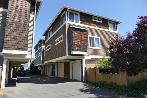 2 Bedroom, 1 Bathroom - Fremont Townhouse - Attached Garage – photo 1