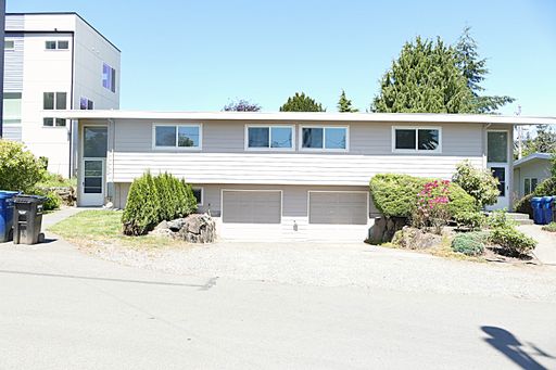 Large Side by Side Duplex - Two Level Unit - 2 Bedrooms + Office - 2 Bathrooms – photo 1