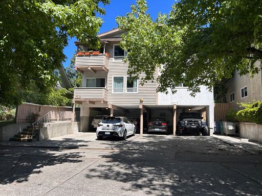 Ballard 1 Bedroom with New Carpet and Vinyl, Yard and Parking – photo 1