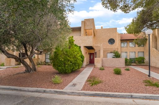 2 Bedroom, 2.5 Bath Near Flamingo & Torrey Pines – photo 1