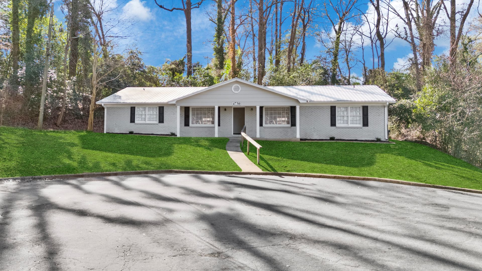 Tuscaloosa Apartment: Dogwood Lane