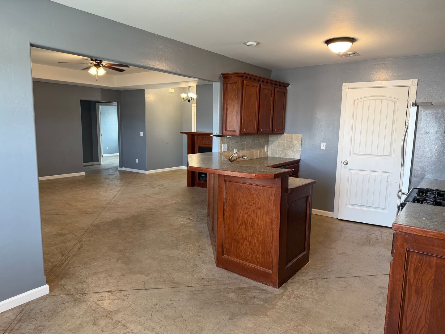 4428 Peachtree Dr. 5 of 12