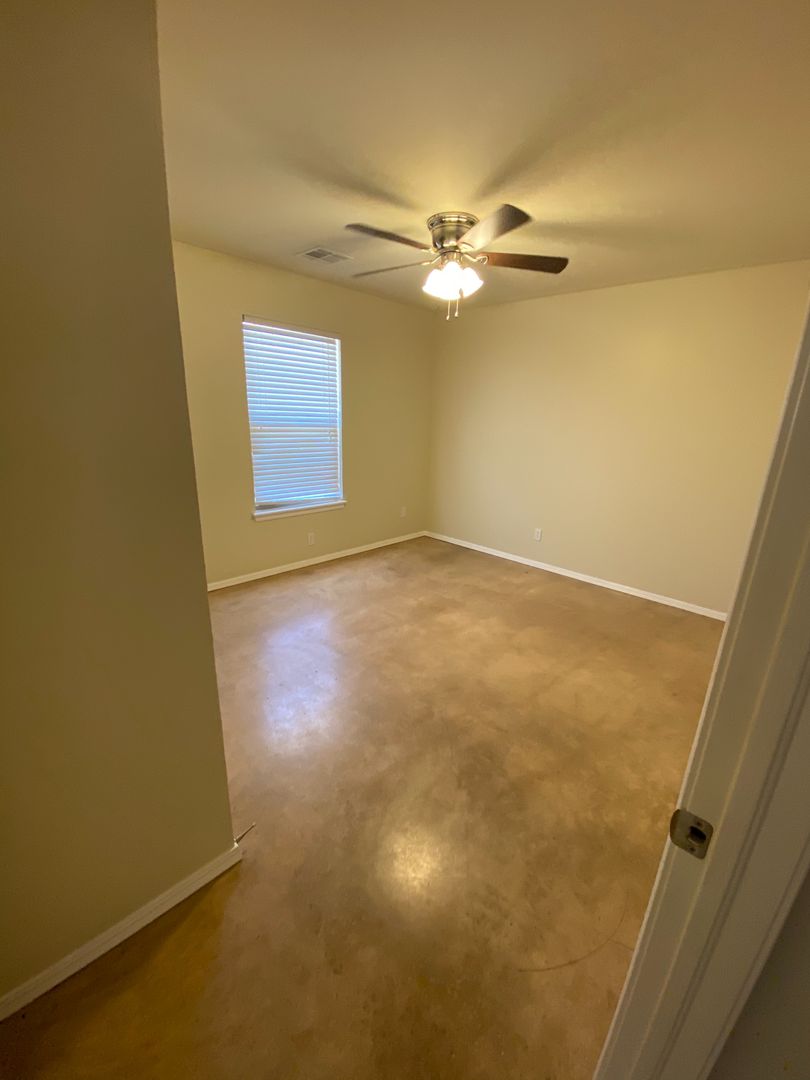 Shawnee Apartment: 2428 N. Ellis Dr.