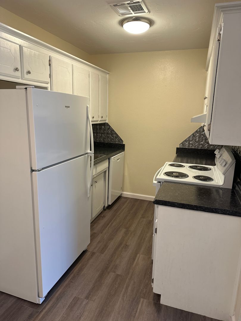 Country Grove Apartments 10 of 12