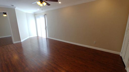 Spacious Deluxe 1 Br Apt has extra large Patio with double access & in-unit laundry