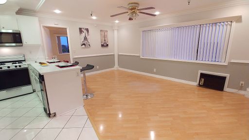 Deluxe 2 Br + 2 Baths Apt with Walk-in closet, View of the city & Hollywood Hills – photo 1
