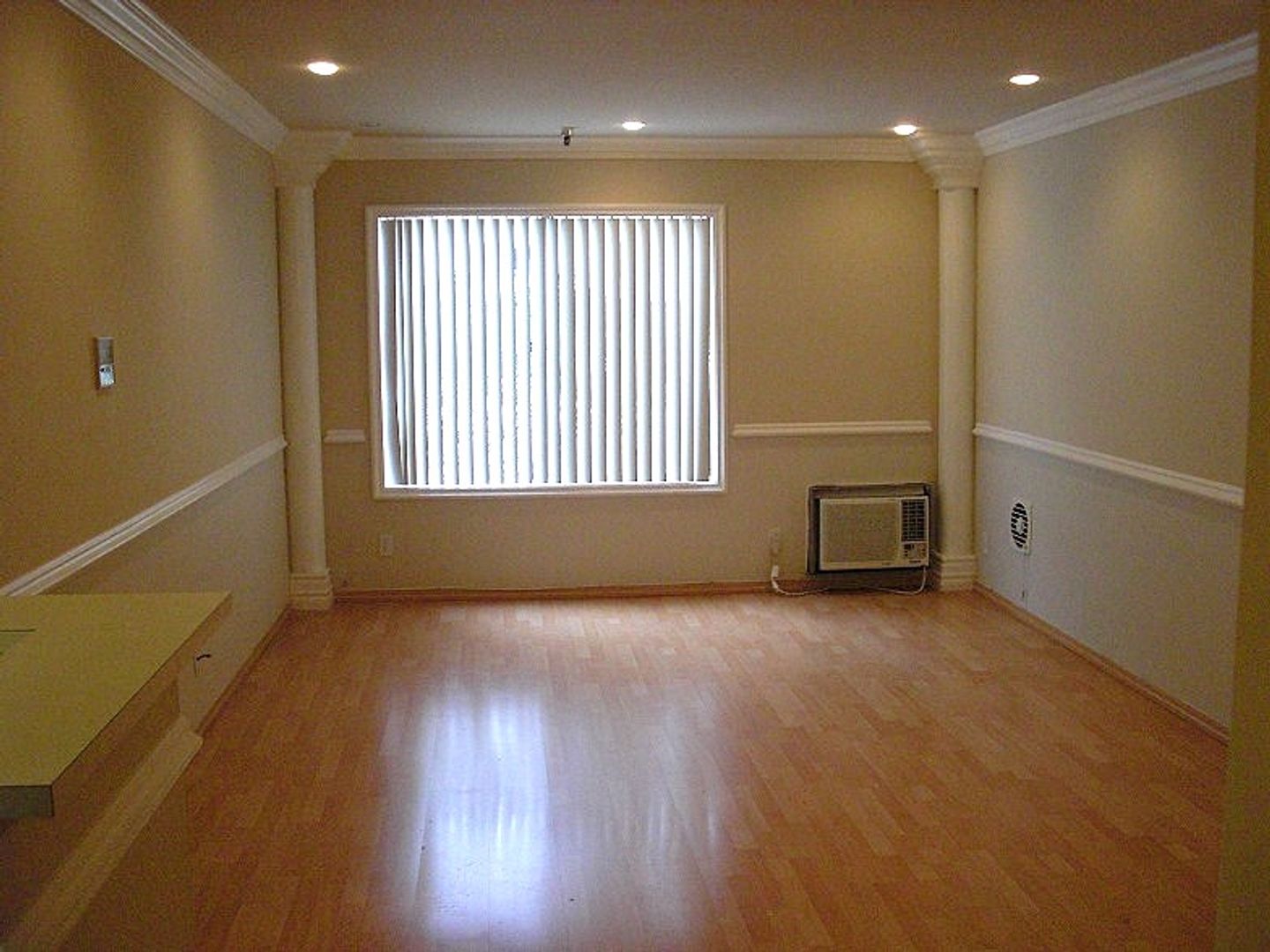 Hollywood Hills Apartment: 2020 N. Beachwood Dr.