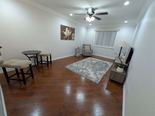 Spacious 1 Br Apt has Granite counters, View of Downtown & Washer/Dryer