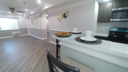 Ultra deluxe and Spacious 2+2 Apt has View of Downtown L.A. & in-unit laundry – photo 1