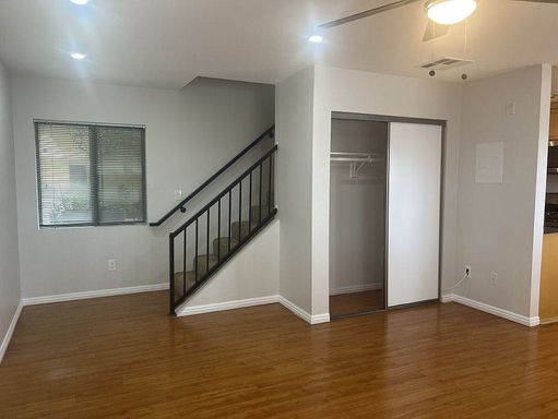 Deluxe 1 Br Townhome Apt with Granite Kitchen and breathtaking view in Great Location