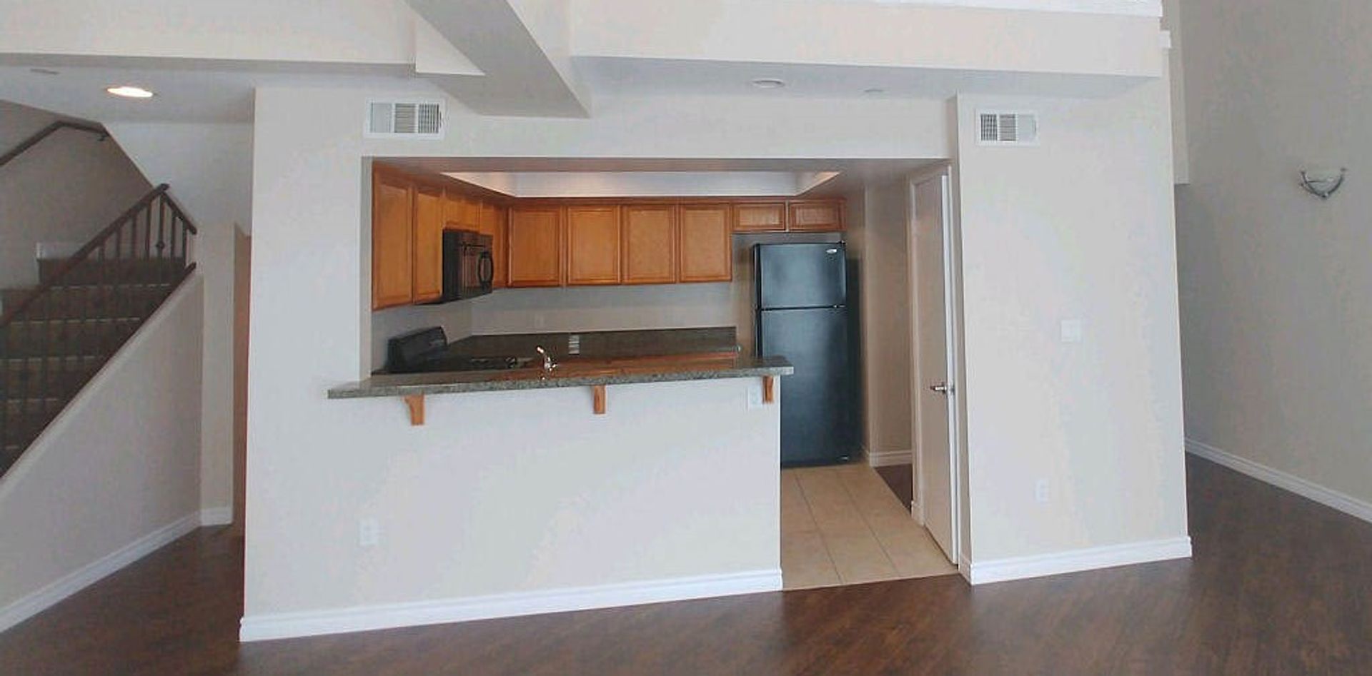 Granada Hills Apartment: 11541 Blucher Ave