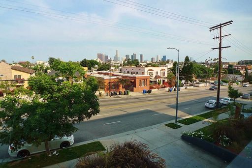 Spacious Deluxe 2 Br + 2 Baths has View of Downtown L.A. & Washer/Dryer