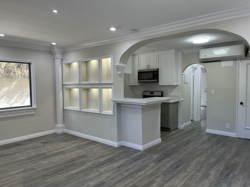 Ultra deluxe 1 Br Apt has Stainless appliances, Quartz counters, Private Patio & Washer/Dryer – photo 1