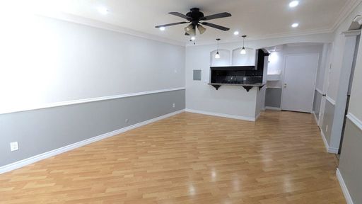 Deluxe Single/Studio Apt with very large Walk-in closet in great location