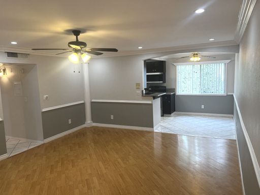 Spacious 2+2 has deluxe upgrades, Walk-in closet and in-unit laundry – photo 1