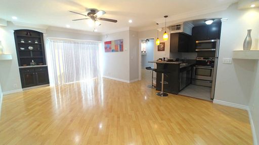 Deluxe Spacious 1 Br Apt has Balcony overlooking Gramercy Place – photo 1