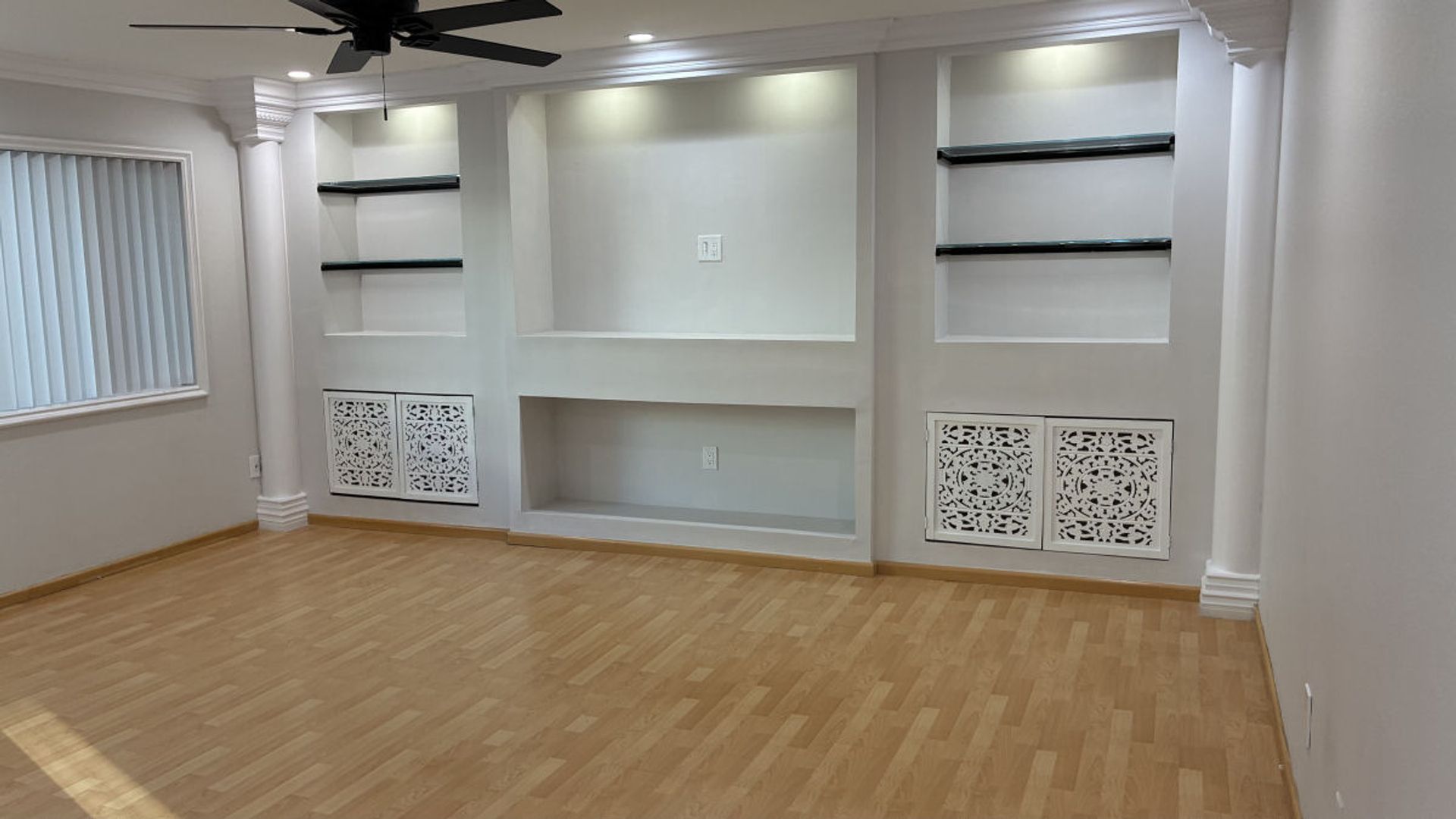 Van Nuys Apartment: 13805 Sherman Way