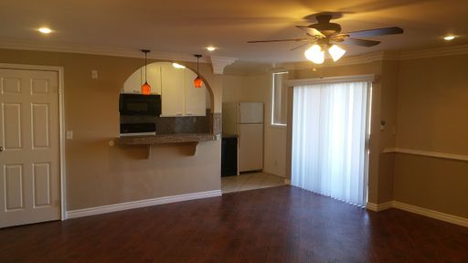 Very Spacious Studio Apt has Balcony & Washer/Dryer with All Utilities included