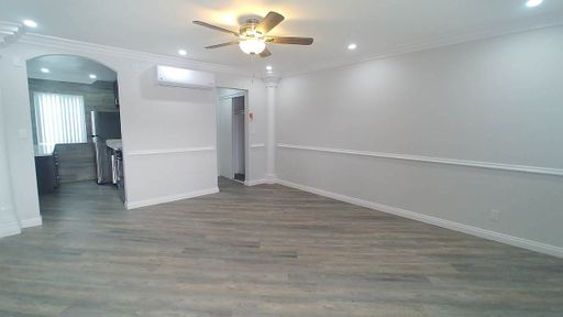 Ultra Deluxe Studio with Stainless appliances, New kicthen and Quartz counters – photo 1