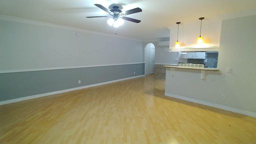 Deluxe 1 Br Apt has Built-in corner shelves & Stainless appliances in a great location