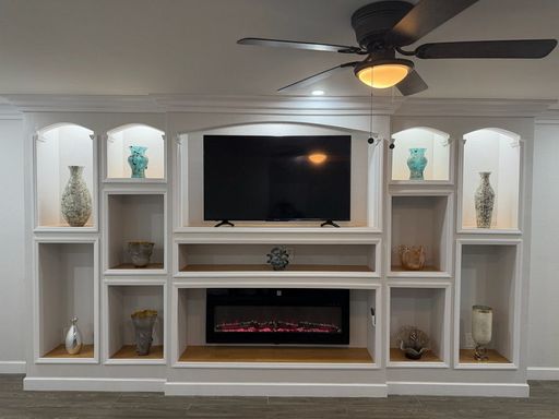 Ultra Deluxe 3+2 Apt in Great Location has walk-in closet, built-in media center & Washer/Dryer