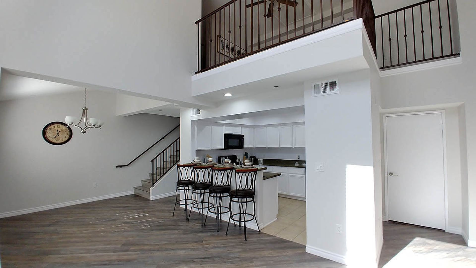 Granada Hills Apartment: 11541 Blucher Ave