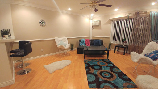Very Spacious Apt with large Walk-in closet & Deluxe upgrades – photo 1