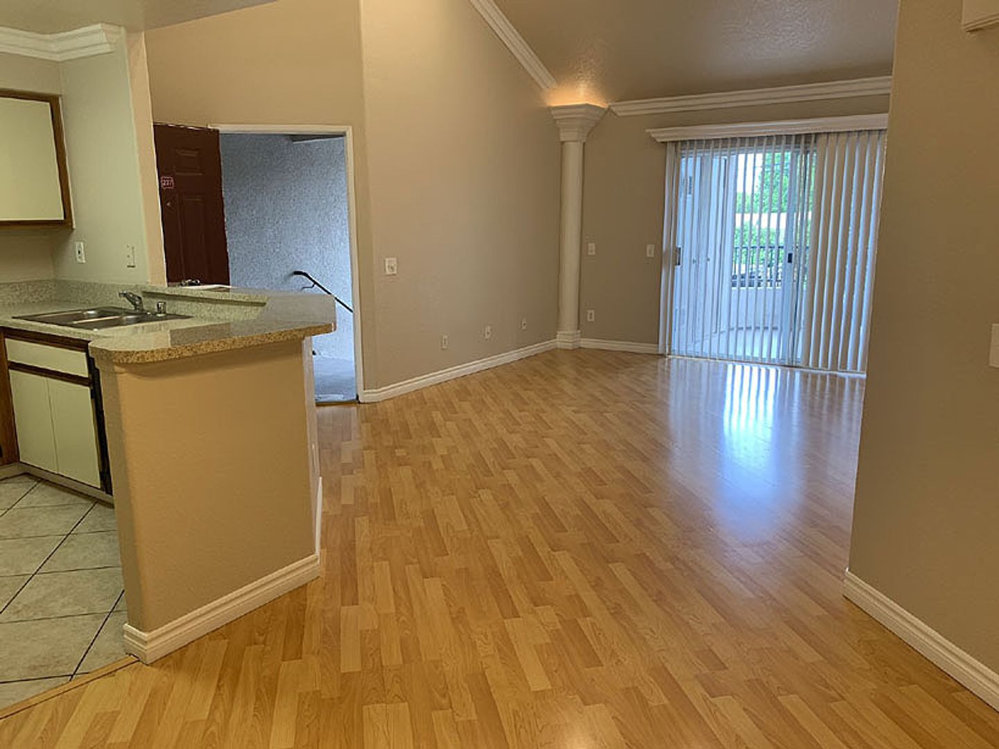 Rialto Apartment: 1414 N. Riverside Ave.