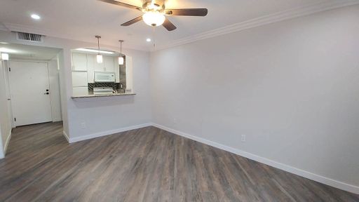 Spacious 1 Br Apt has Patio, Granite, modern upgrades & Washer/Dryer