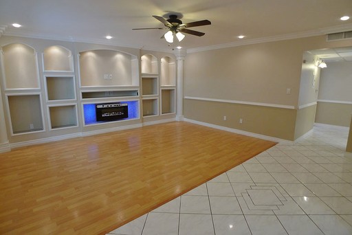 Deluxe and Spacious 2+2 has built-in Media center with Fireplace, Granite counters and Stainless appliances – photo 1