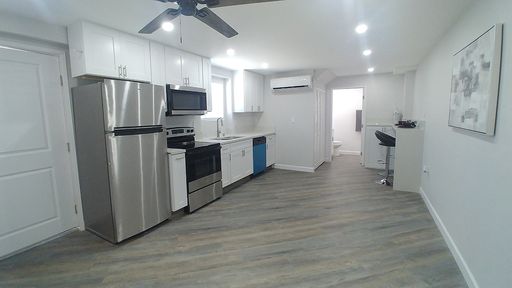 Ultra deluxe 1 Br has Quartz counters, Stainless appliances & in-unit laundry – photo 1