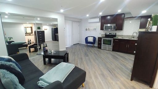 Spacious deluxe Studio Apt has Granite, Stainless appliances with All Utilities included