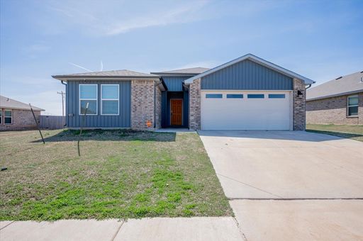 ✨ 5-Bed Newer Yukon Home with Solar Panels Near Lake Overholser! – photo 1