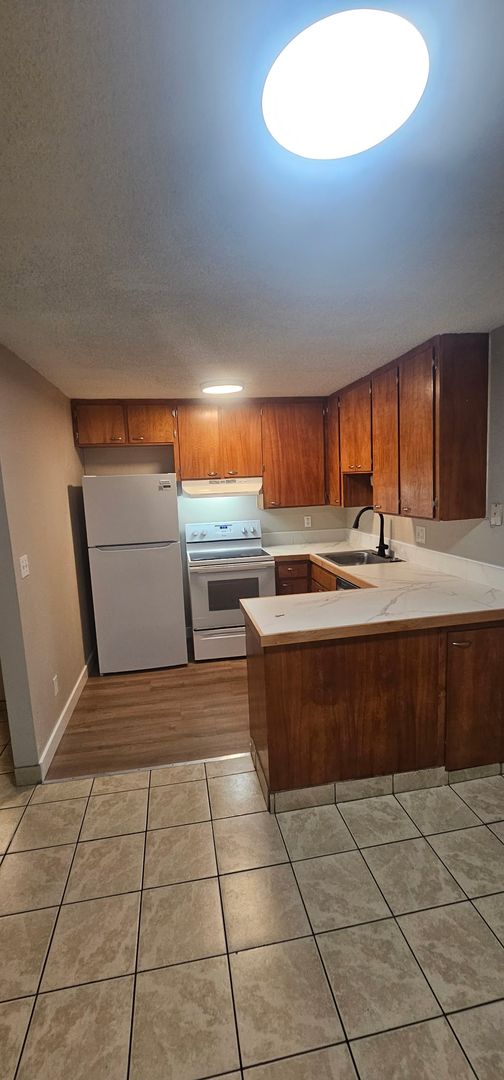 Albany Apartment: 719 19th Ave