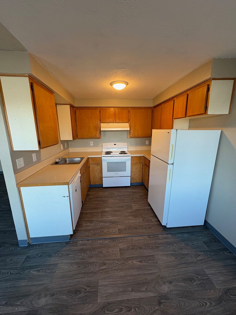 Stayton Apartment: 277 Noble Ave N