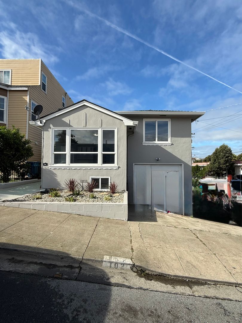 Daly City House: 102 Werner Ave
