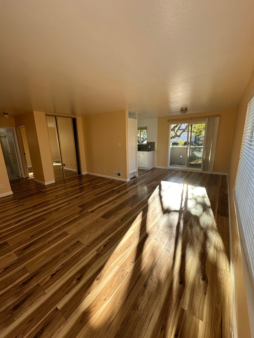 Millbrae Apartment: 472-480 Lincoln Circle