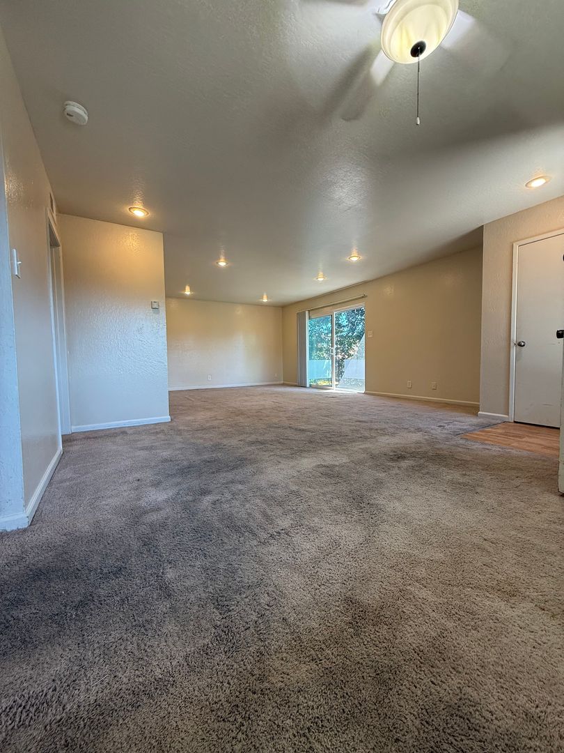 Redwood City Apartment: 1548 Hudson Street