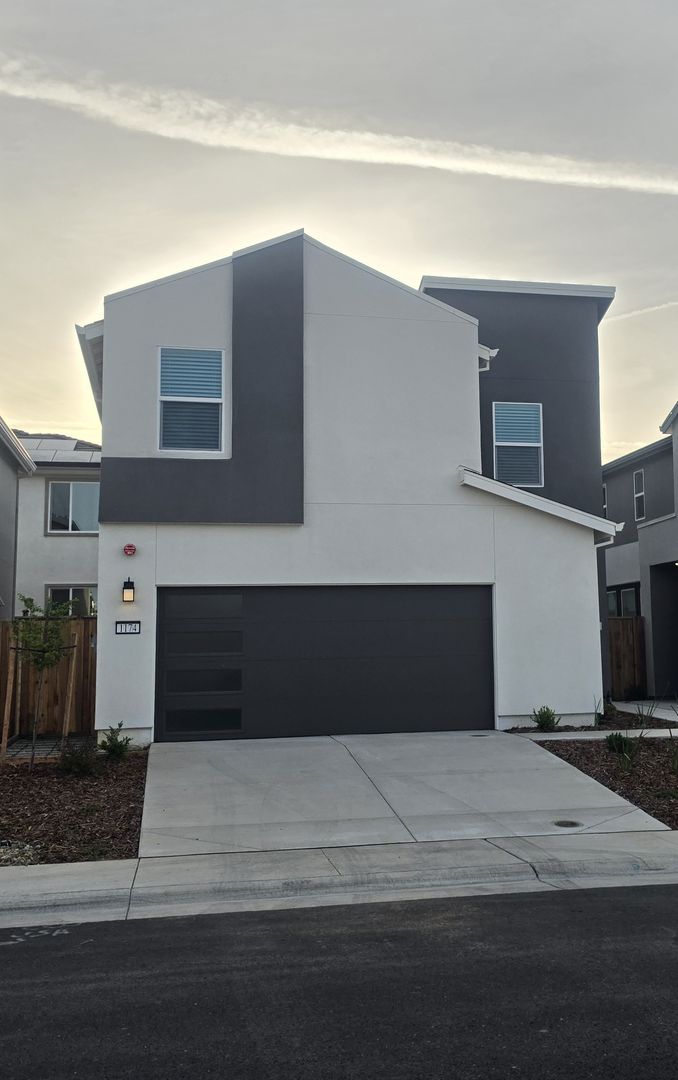 Rocklin House: 1174 Bengal Loop