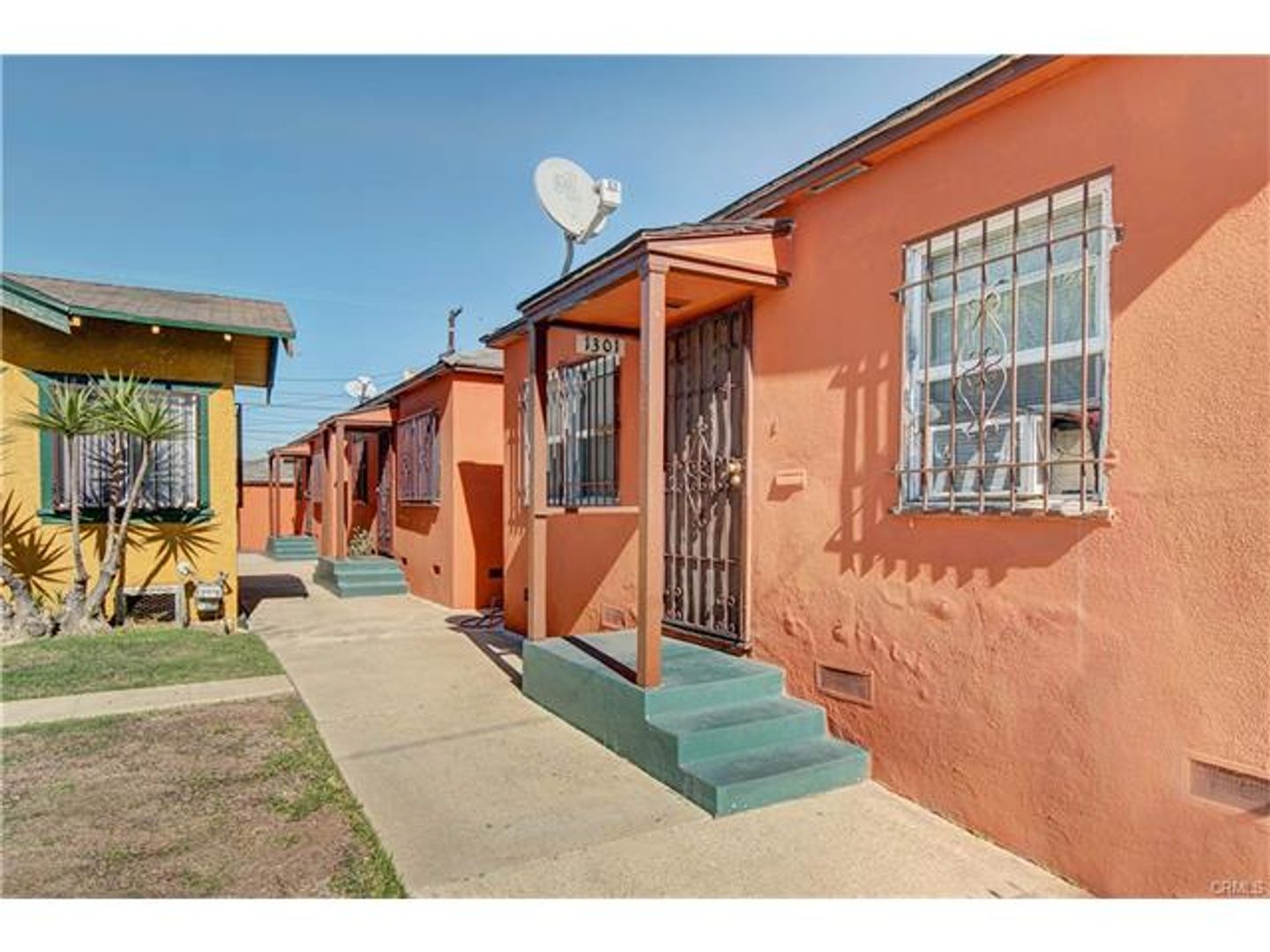 Los Angeles Apartment: 1301 West 101st Street