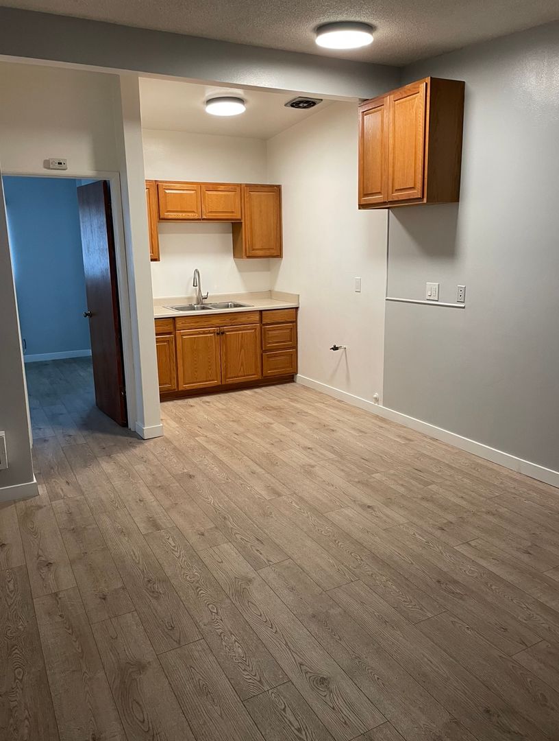 Hawthorne Apartment: 11843-11853 Eucalyptus Ave