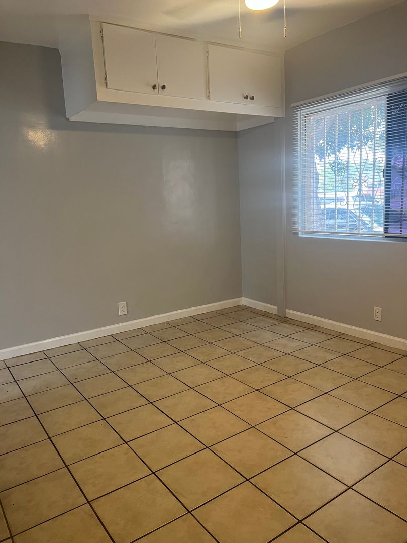 Los Angeles Apartment: 701-709 W 92nd Street