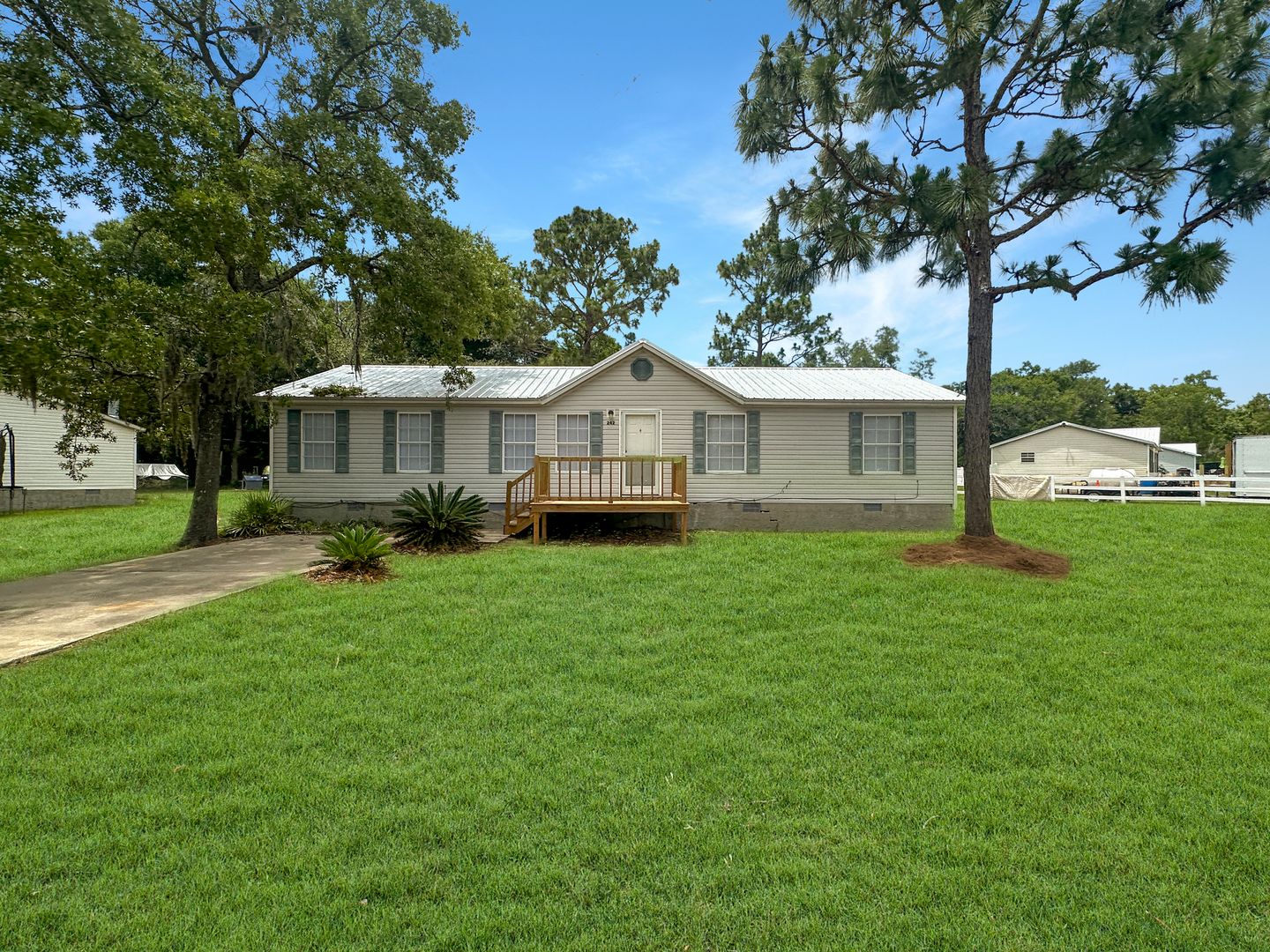 Jesup House: 242 E Shellcracker Road
