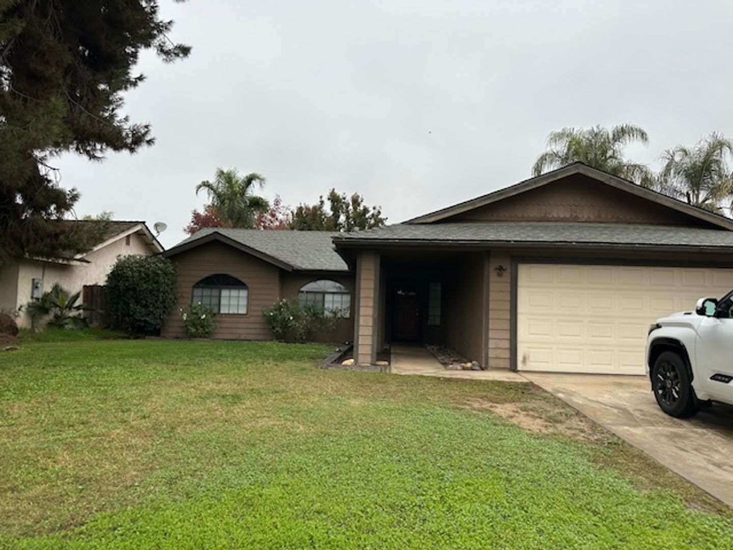 Porterville House: 1340 Jean Ave.