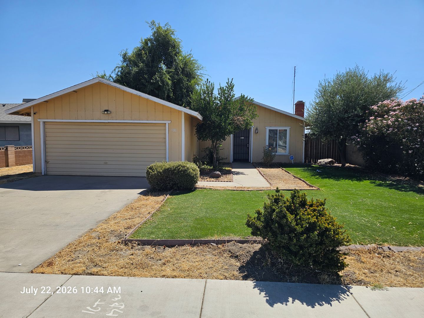 Tulare House: 980 S. Spruce St.