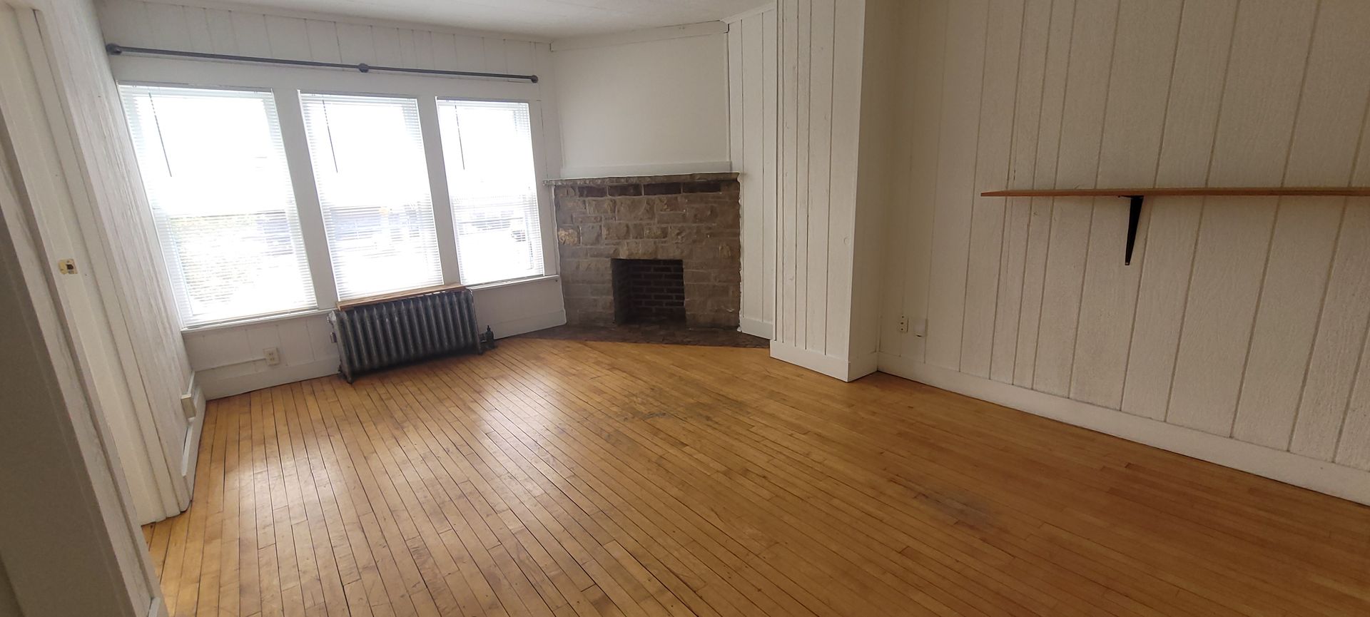 Madison Apartment: 1970 Atwood Ave
