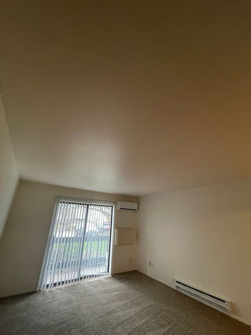 Sycamore Apartment: 1117 S Cross St. Office